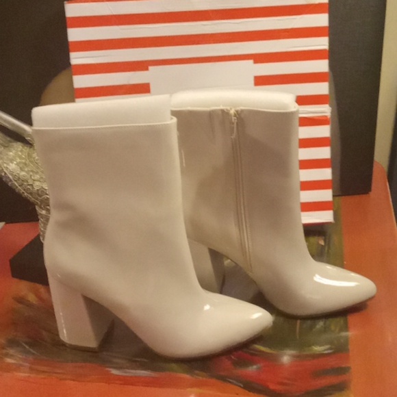 BOOTIES - Picture 2 of 3